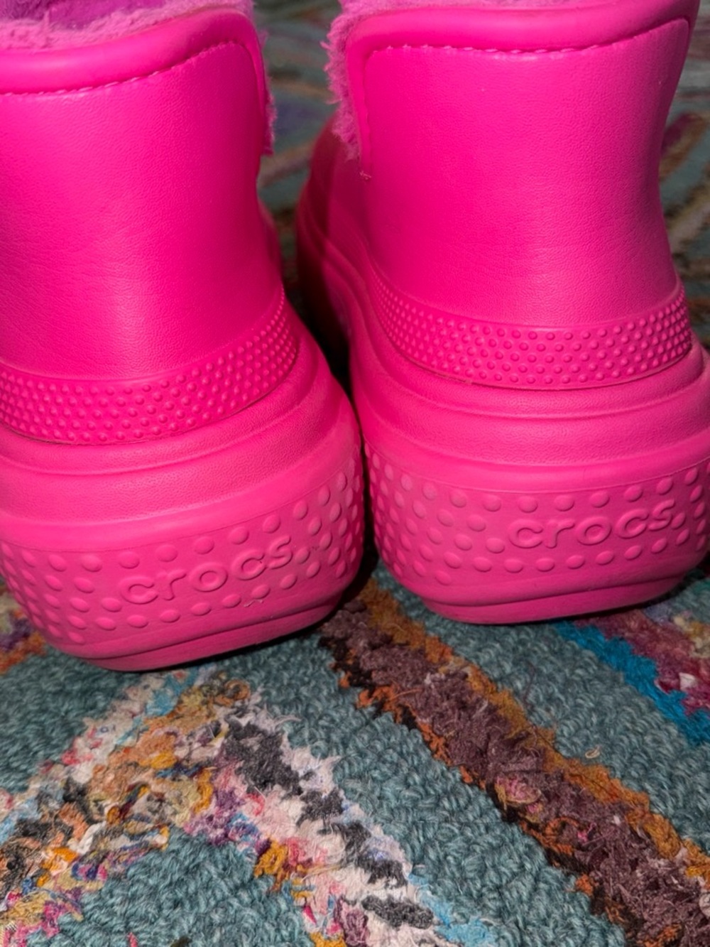 CROCS Stomp short Plush-Lined Slip-On Clogs in Bright Hot Pink - Picture 2 of 3
